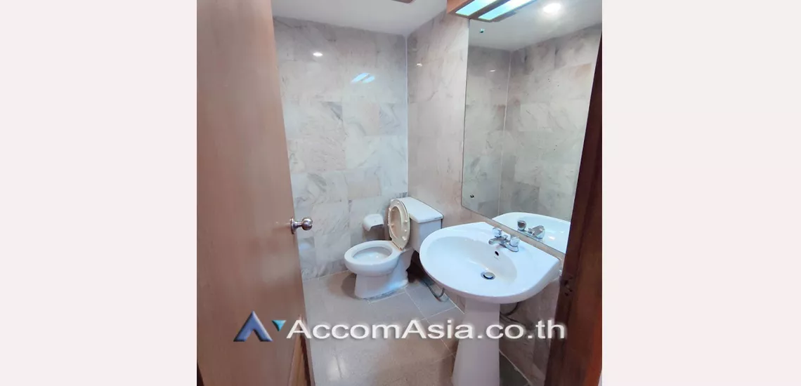 22  5 br Apartment For Rent in Sathorn ,Bangkok MRT Khlong Toei at Low rise Building AA30438
