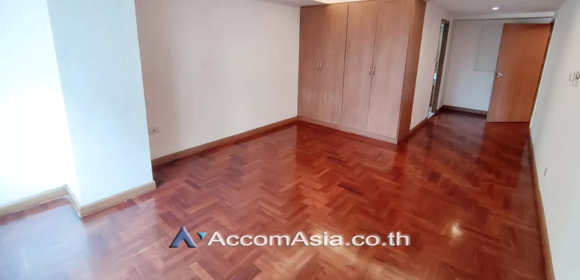 9  5 br Apartment For Rent in Sathorn ,Bangkok MRT Khlong Toei at Low rise Building AA30438