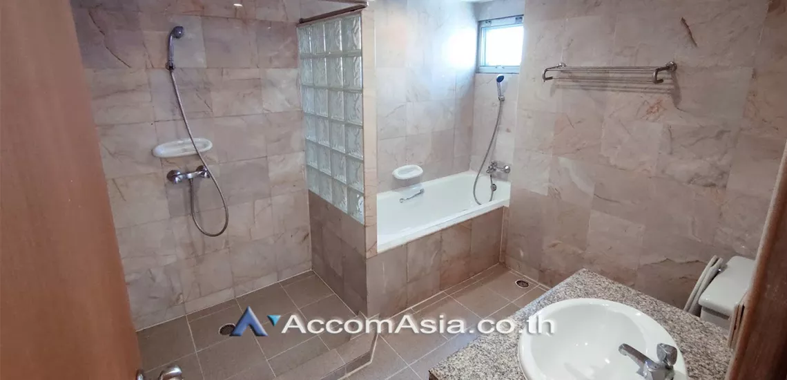 17  5 br Apartment For Rent in Sathorn ,Bangkok MRT Khlong Toei at Low rise Building AA30438