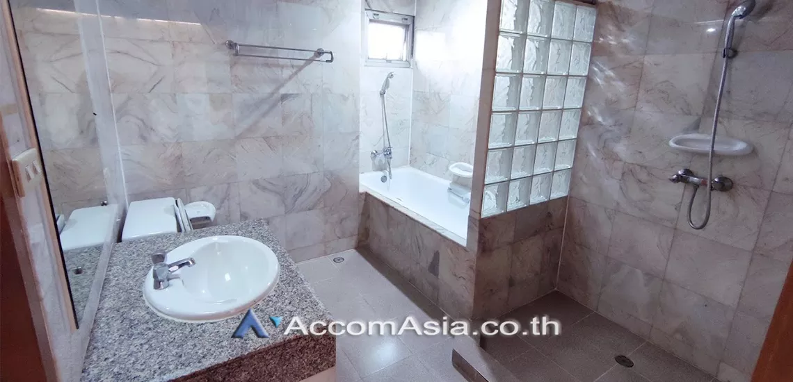 20  5 br Apartment For Rent in Sathorn ,Bangkok MRT Khlong Toei at Low rise Building AA30438