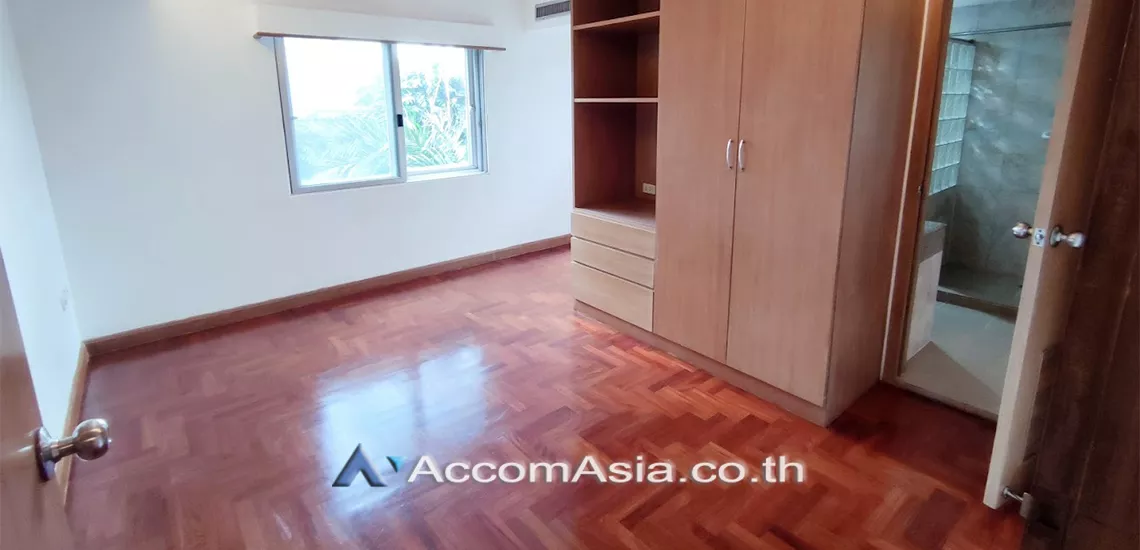 12  5 br Apartment For Rent in Sathorn ,Bangkok MRT Khlong Toei at Low rise Building AA30438