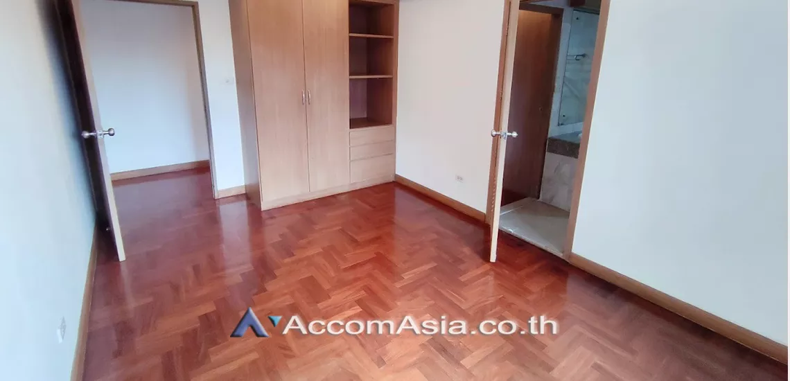 13  5 br Apartment For Rent in Sathorn ,Bangkok MRT Khlong Toei at Low rise Building AA30438