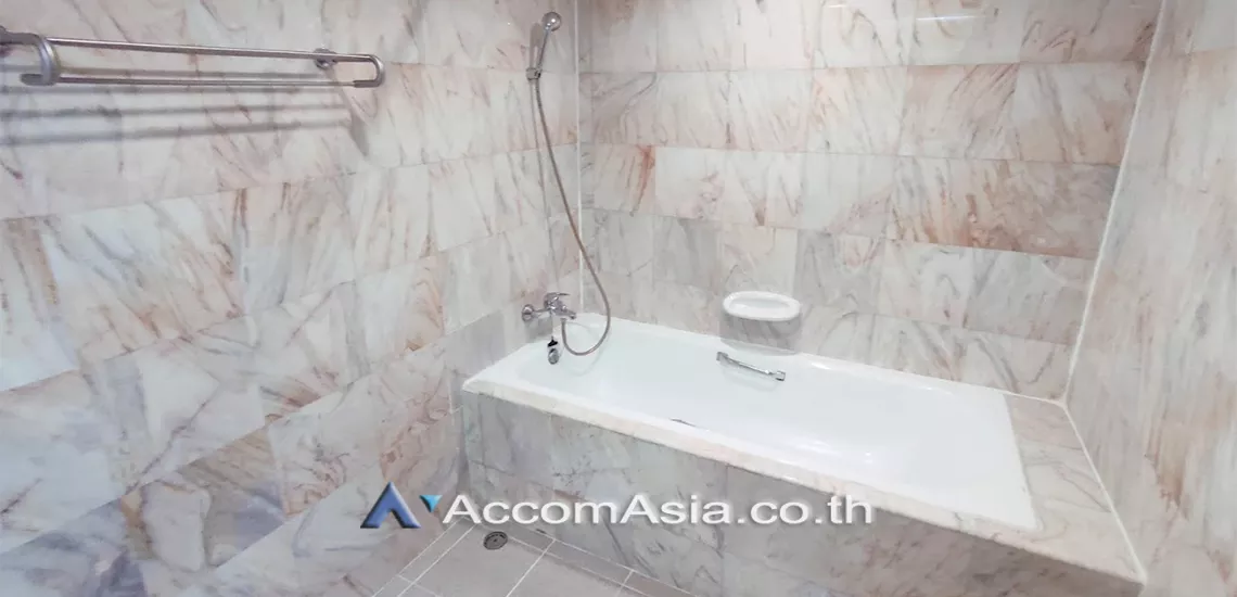 19  5 br Apartment For Rent in Sathorn ,Bangkok MRT Khlong Toei at Low rise Building AA30438