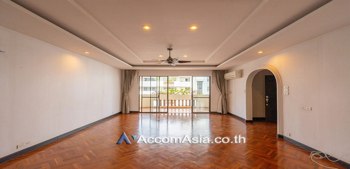 Pet friendly |  4 Bedrooms  Apartment For Rent in Sukhumvit, Bangkok  near BTS Asok - MRT Sukhumvit (AA30443)