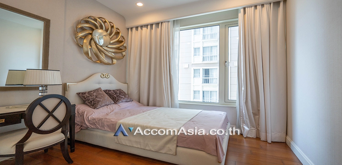 unit 2 Bedrooms  Condominium For Sale in Ploenchit, Bangkok  near BTS Chitlom (AA30444)