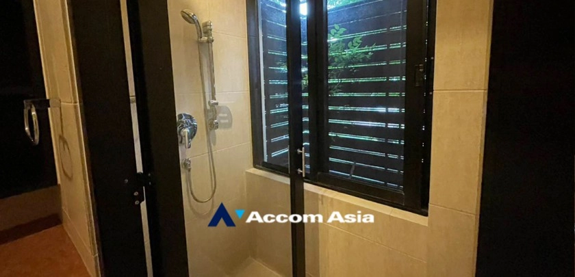 8  2 br Apartment for rent and sale in Phaholyothin ,Bangkok BTS Ari at Low-rise Apartment 750m. walk to BTS AA30445