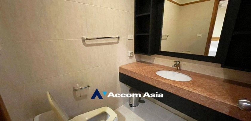 9  2 br Apartment for rent and sale in Phaholyothin ,Bangkok BTS Ari at Low-rise Apartment 750m. walk to BTS AA30445