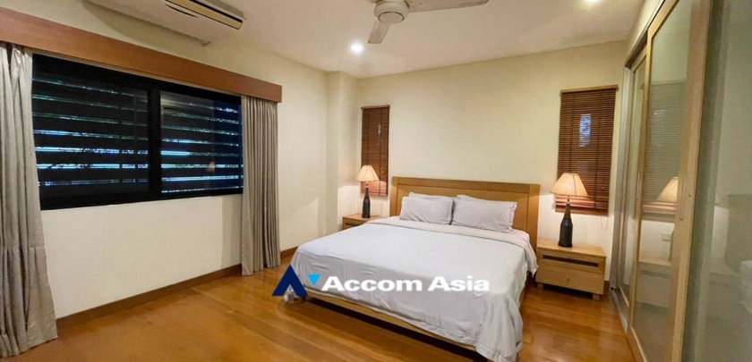 6  2 br Apartment for rent and sale in Phaholyothin ,Bangkok BTS Ari at Low-rise Apartment 750m. walk to BTS AA30445