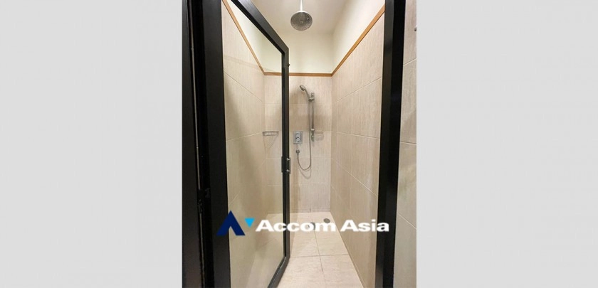 10  2 br Apartment for rent and sale in Phaholyothin ,Bangkok BTS Ari at Low-rise Apartment 750m. walk to BTS AA30445