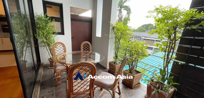 15  2 br Apartment for rent and sale in Phaholyothin ,Bangkok BTS Ari at Low-rise Apartment 750m. walk to BTS AA30445