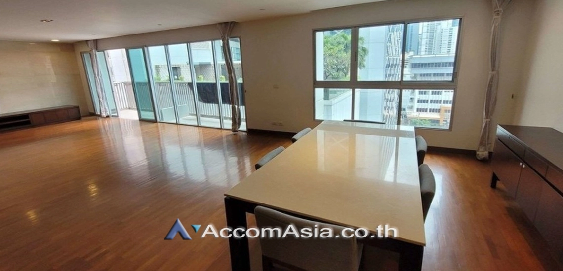unitPet friendly | Spacious Corner Apartment with Natural Light in Sukhumvit (AA30464)