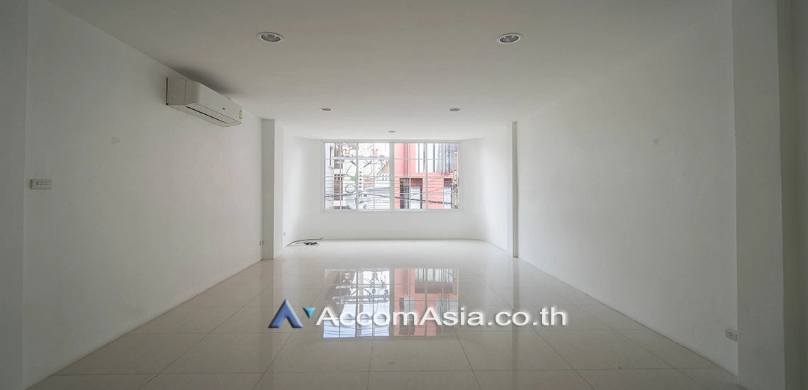 6  3 br Townhouse For Rent in Sukhumvit ,Bangkok BTS Ekkamai AA30465