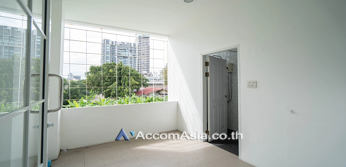 15  3 br Townhouse For Rent in Sukhumvit ,Bangkok BTS Ekkamai AA30465