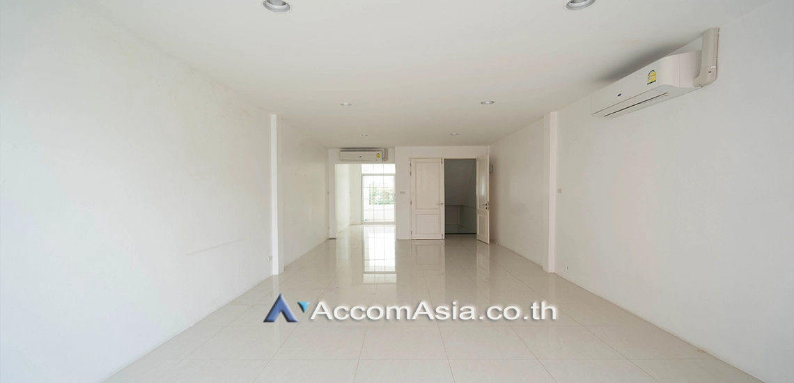 5  3 br Townhouse For Rent in Sukhumvit ,Bangkok BTS Ekkamai AA30465