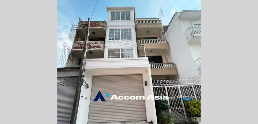  2  3 br Townhouse For Rent in sukhumvit ,Bangkok BTS Ekkamai AA30465