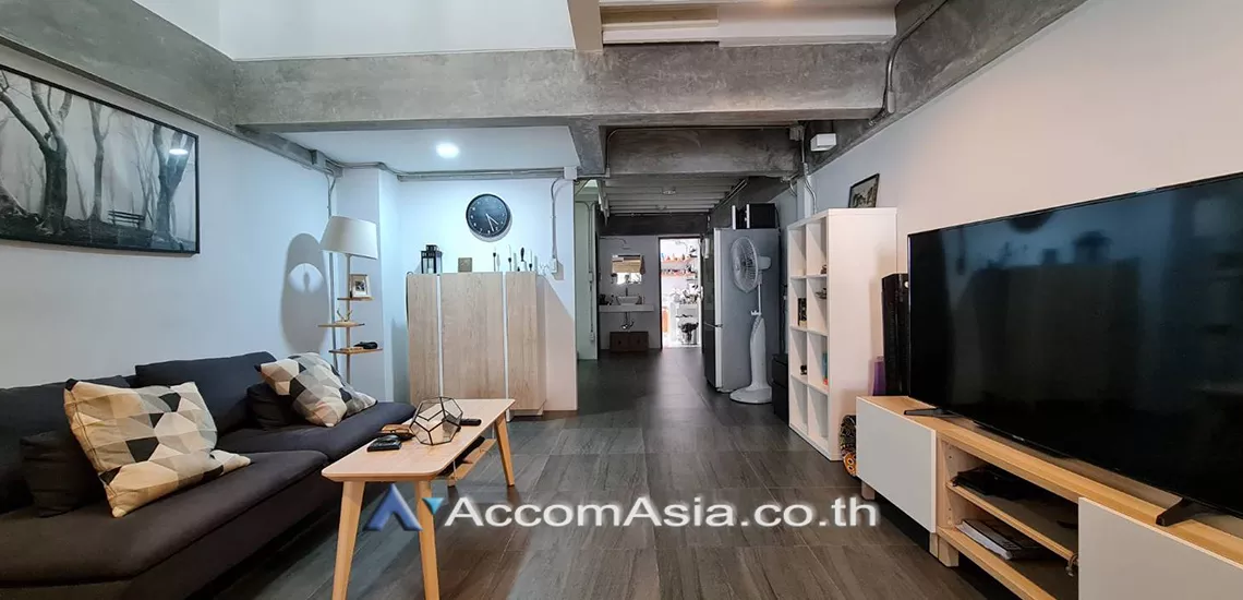  Safe and local lifestyle Home House  2 Bedroom for Rent BTS Phra khanong in Sukhumvit Bangkok