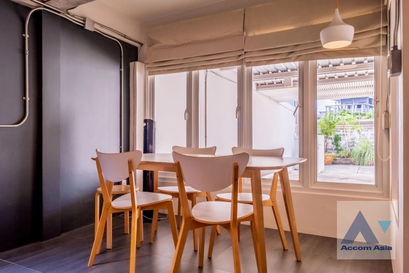 unit 2 Bedrooms  Townhouse For Rent & Sale in Sukhumvit, Bangkok  near BTS Phra khanong (AA30470)