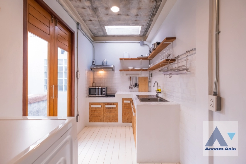 unit 2 Bedrooms  Townhouse For Rent & Sale in Sukhumvit, Bangkok  near BTS Phra khanong (AA30470)