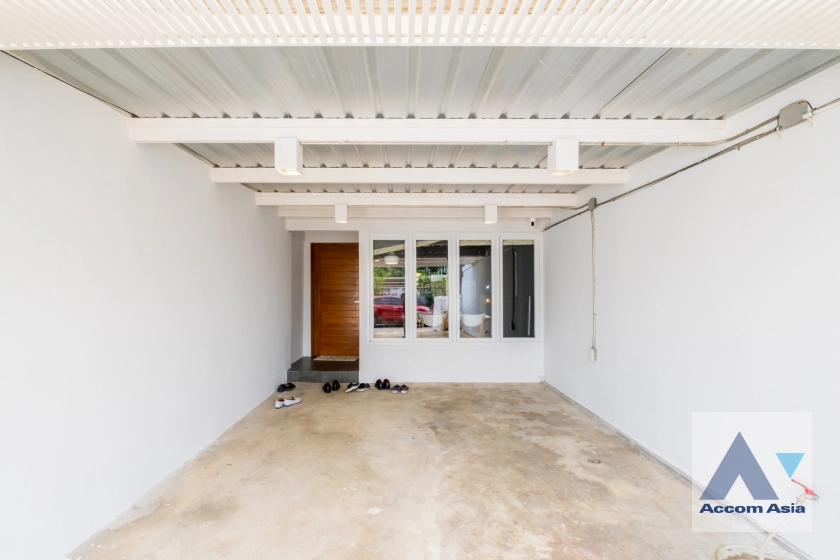 5  2 br Townhouse for rent and sale in Sukhumvit ,Bangkok BTS Phra khanong at Moo Baan Klongtan Nivet AA30470