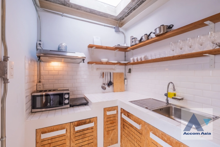 10  2 br Townhouse for rent and sale in Sukhumvit ,Bangkok BTS Phra khanong at Moo Baan Klongtan Nivet AA30470