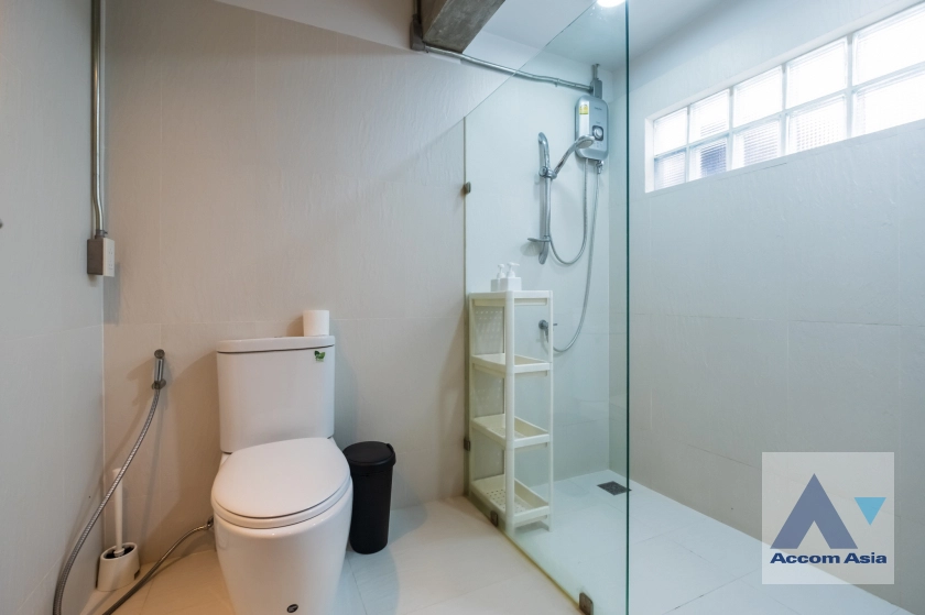 11  2 br Townhouse for rent and sale in Sukhumvit ,Bangkok BTS Phra khanong at Moo Baan Klongtan Nivet AA30470