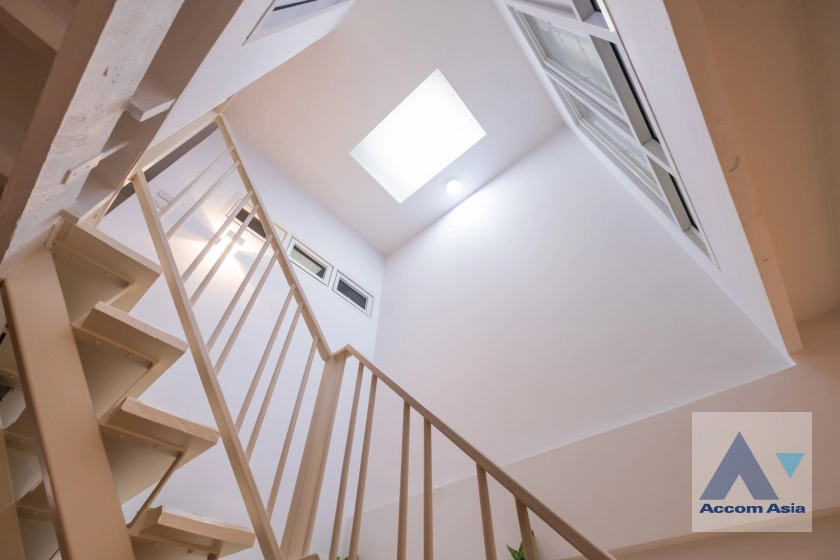 13  2 br Townhouse for rent and sale in Sukhumvit ,Bangkok BTS Phra khanong at Moo Baan Klongtan Nivet AA30470