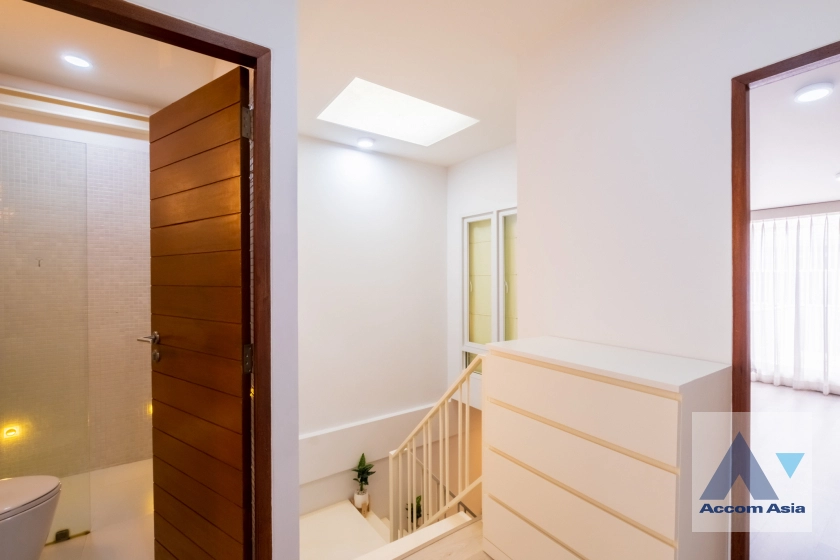 14  2 br Townhouse for rent and sale in Sukhumvit ,Bangkok BTS Phra khanong at Moo Baan Klongtan Nivet AA30470