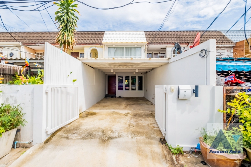 unit 2 Bedrooms  Townhouse For Rent & Sale in Sukhumvit, Bangkok  near BTS Phra khanong (AA30470)