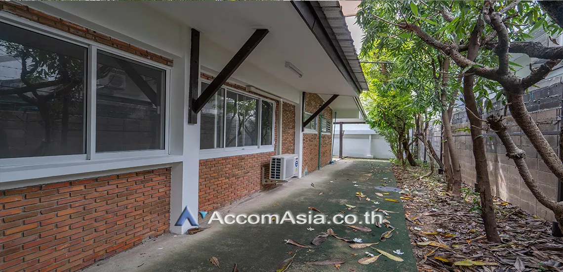 32  4 br House For Rent in Ratchadapisek ,Bangkok  at Thai Village AA30492