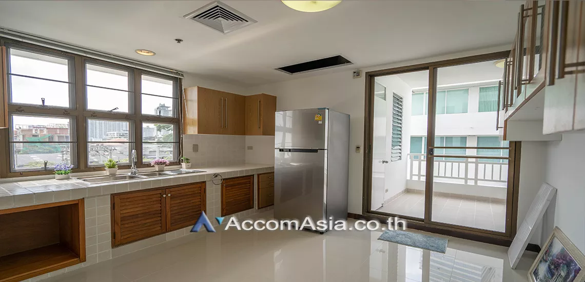 7  2 br Apartment For Rent in Sathorn ,Bangkok BRT Thanon Chan at Spacious Residence Situated on Chan Road AA30493