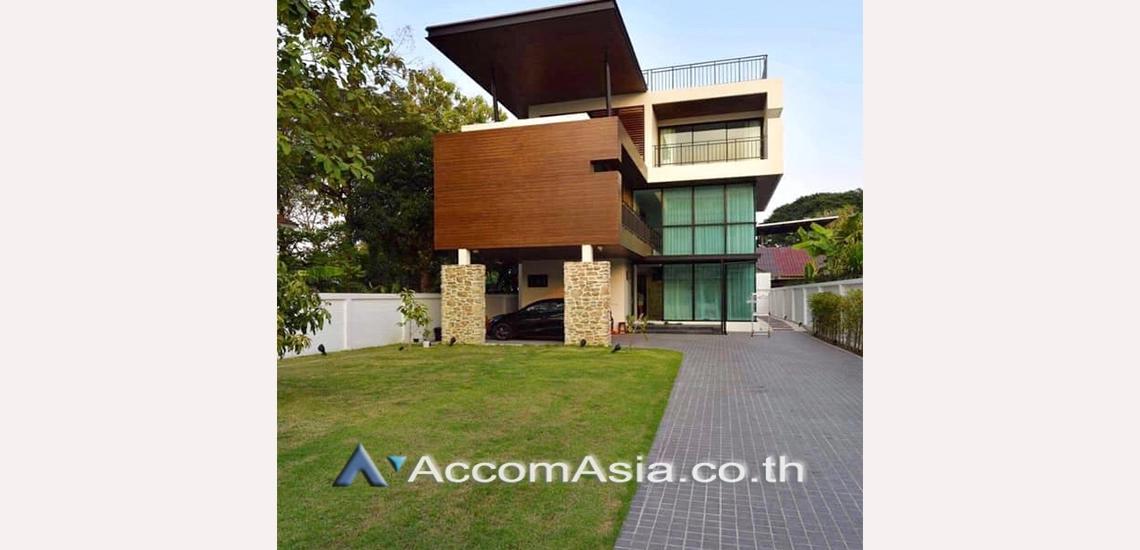  2  4 br House for rent and sale in Ratchadaphisek ,Bangkok MRT Sutthisan AA30494