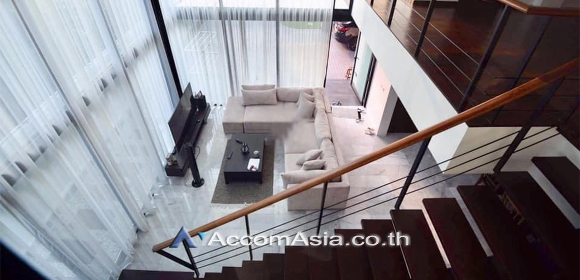  4 Bedrooms  House For Rent & Sale in Ratchadapisek, Bangkok  near MRT Huai Khwang (AA30494)
