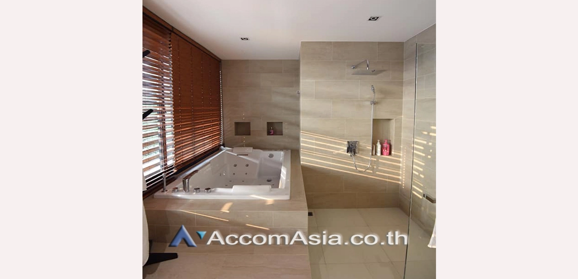 9  4 br House for rent and sale in ratchadapisek ,Bangkok MRT Sutthisan AA30494
