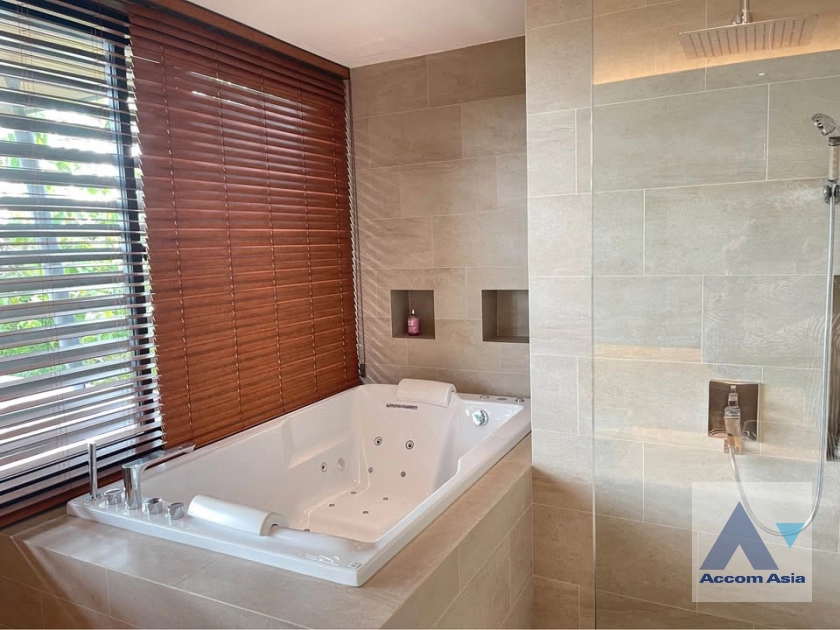 14  4 br House for rent and sale in Ratchadaphisek ,Bangkok MRT Sutthisan AA30494