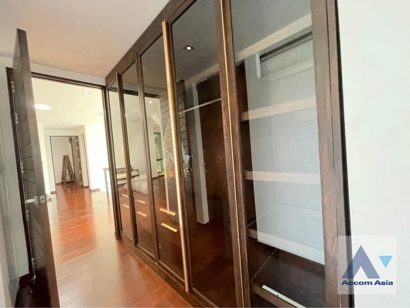 13  4 br House for rent and sale in Ratchadaphisek ,Bangkok MRT Sutthisan AA30494