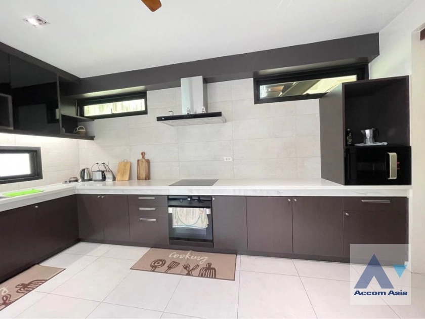 7  4 br House for rent and sale in Ratchadaphisek ,Bangkok MRT Sutthisan AA30494
