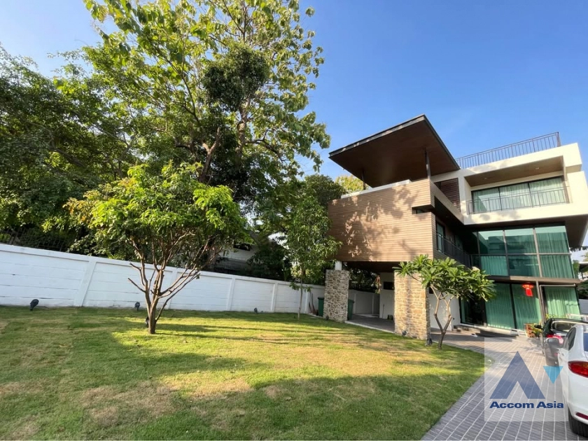 unit 4 Bedrooms  House For Rent & Sale in Ratchadaphisek, Bangkok  near MRT Sutthisan (AA30494)