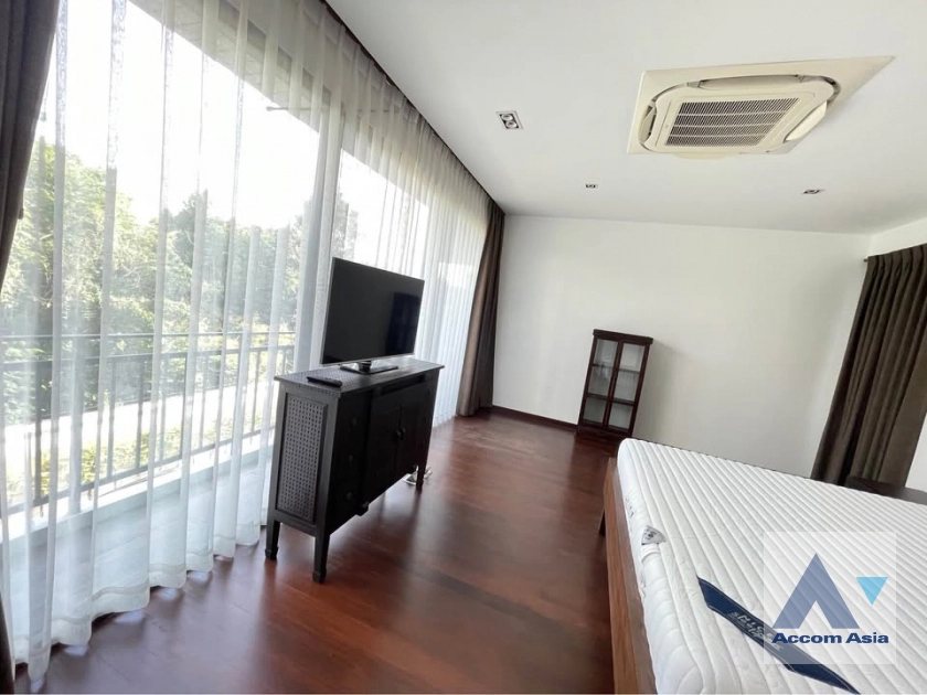 8  4 br House for rent and sale in Ratchadaphisek ,Bangkok MRT Sutthisan AA30494