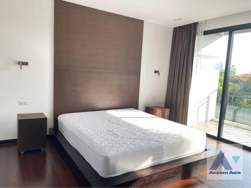 10  4 br House for rent and sale in Ratchadaphisek ,Bangkok MRT Sutthisan AA30494