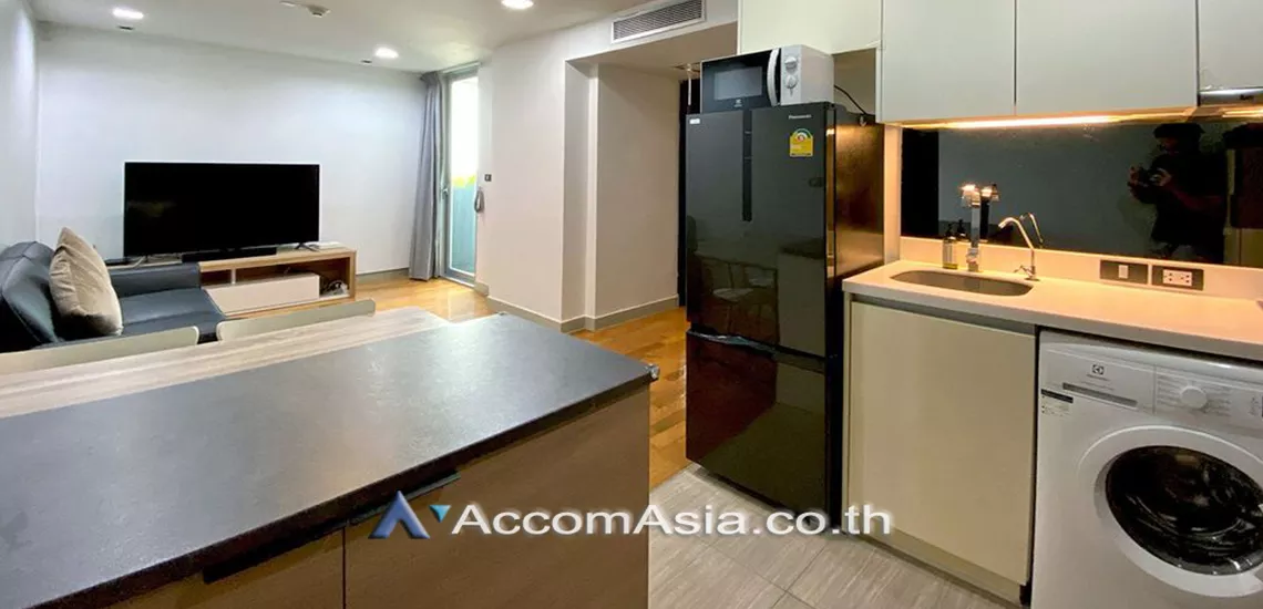 unit 1 Bedroom  Condominium For Sale in Silom, Bangkok  near BTS Chong Nonsi (AA30518)