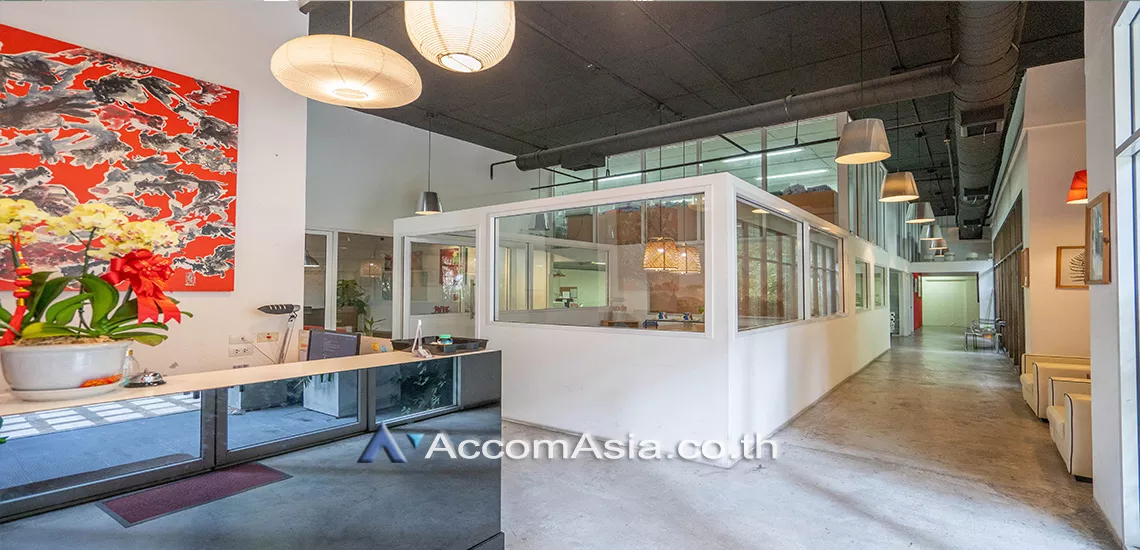 Moon Tower Condominium  for Sale BTS Thong Lo in Sukhumvit Bangkok