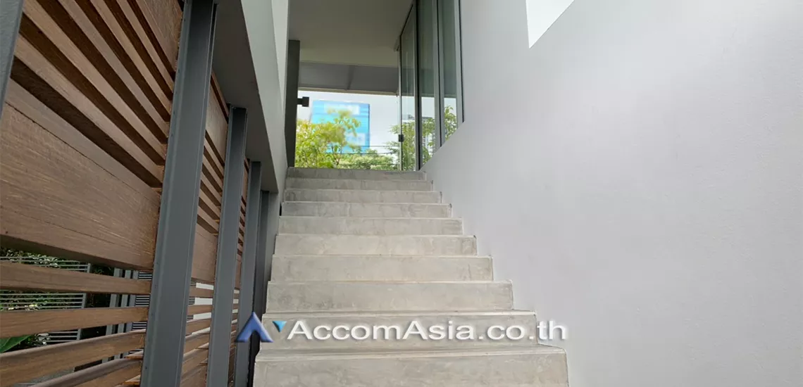 11  2 br House for rent and sale in Ratchadaphisek ,Bangkok MRT Phetchaburi at Modern Executive Houses Compound AA30549