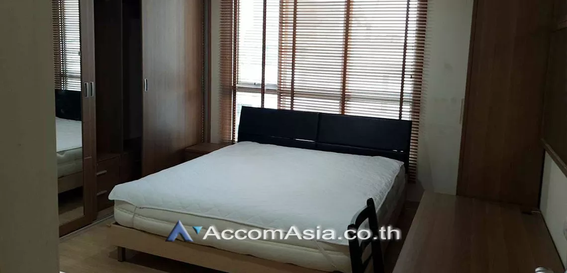 2 Bedrooms  Condominium For Rent in Silom, Bangkok  near BTS Chong Nonsi (AA30557)