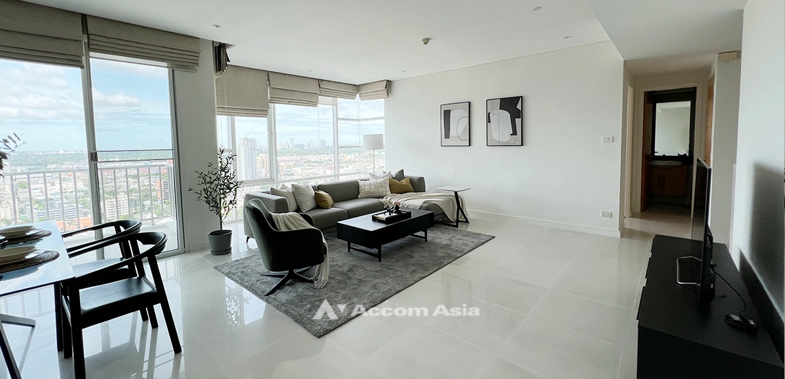 Pet friendly |  Fullerton Sukhumvit Condominium  3 Bedroom for Rent BTS Ekkamai in Sukhumvit Bangkok