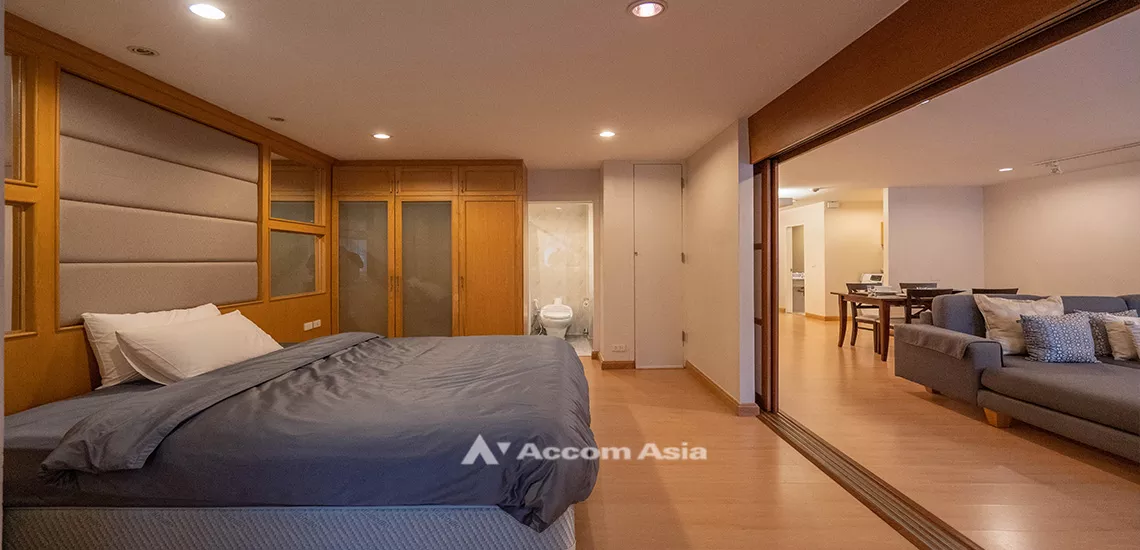  1 Bedroom  Apartment For Rent in Ploenchit, Bangkok  near BTS Ratchadamri (AA30570)