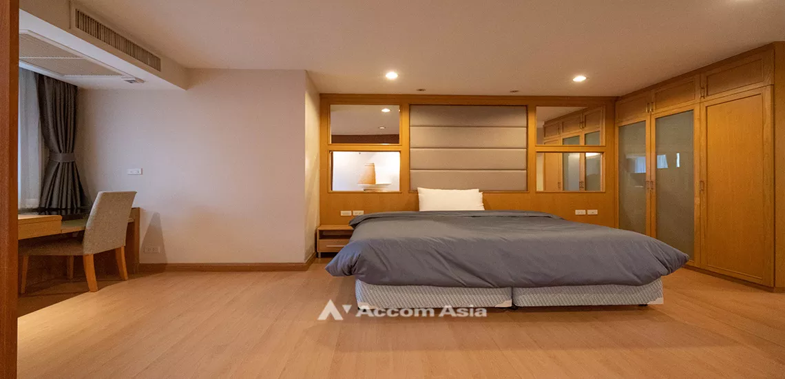 5  1 br Apartment For Rent in Ploenchit ,Bangkok BTS Ratchadamri at Step to Lumpini Park AA30570