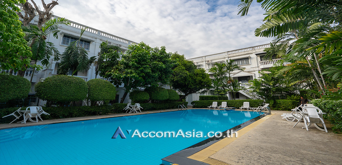 2Townhouse for Rent House in garden compound with pool-Sukhumvit-Bangkok  / AccomAsia