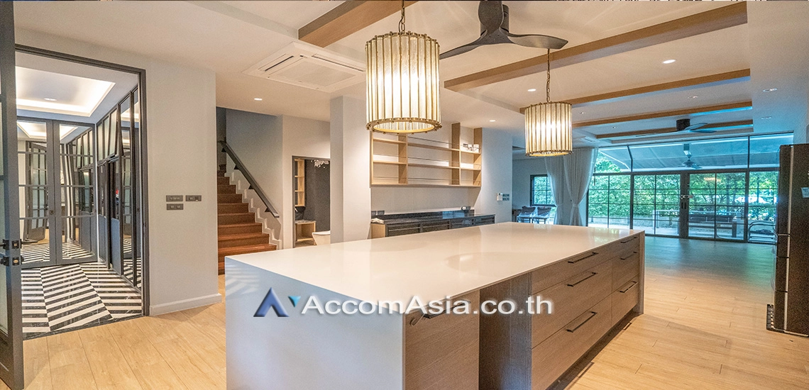 9  4 br Townhouse For Rent in Sukhumvit ,Bangkok BTS Thong Lo at House in garden compound with pool AA30572