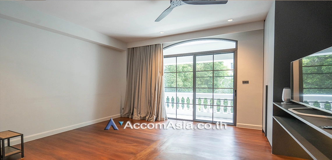 17  4 br Townhouse for rent and sale in Sukhumvit ,Bangkok  at House in garden compound with pool AA30572