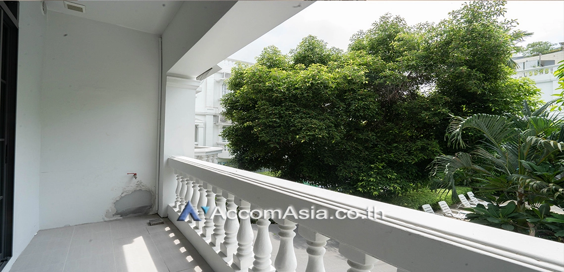 18  4 br Townhouse for rent and sale in Sukhumvit ,Bangkok  at House in garden compound with pool AA30572